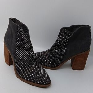STYLISH STATEMENT GRAY BOOTS